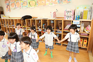 元気いっぱい歌っています♪　すみれ