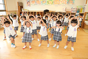 元気いっぱい歌っています♪　すみれ