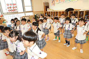 元気いっぱい歌っています♪　すみれ