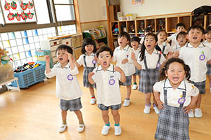 元気いっぱい歌っています♪　すみれ