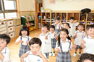 元気いっぱい歌っています♪　すみれ