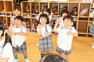 元気いっぱい歌っています♪　すみれ