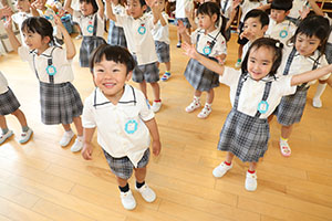 パイナポー体操　頑張っています　さくら・ひまわり
