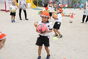 サッカー教室が開かれました　E