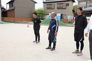 サッカー教室が開かれました　E