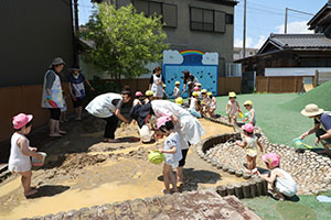 どろんこ遊び　ひよこ・あひる