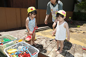 どろんこ遊び　ひよこ・あひる