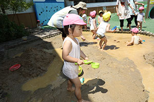 どろんこ遊び　ひよこ・あひる
