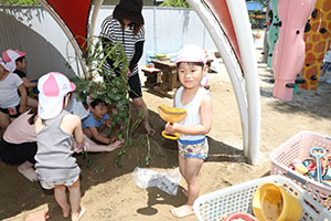 砂場で遊びました　うさぎ・ことり