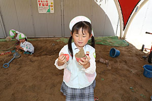 砂場で遊びました　うさぎ・ことり