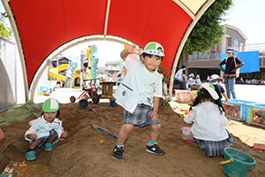 砂場で遊びました　うさぎ・ことり
