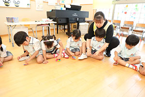 コマの制作　たんぽぽ