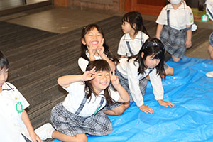 人が入れる巨大シャボン玉に挑戦　A