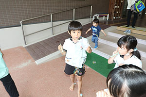 人が入れるシャボン玉に挑戦！　C・E