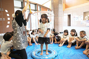人が入れるシャボン玉に挑戦！　C・E