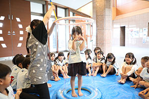 人が入れるシャボン玉に挑戦！　C・E