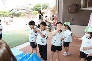 人が入れるシャボン玉に挑戦！　C・E