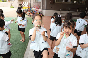 人が入れるシャボン玉に挑戦！　C・E