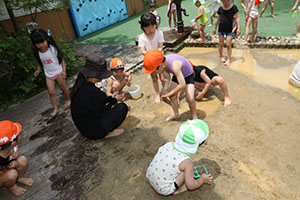 どろんこ遊び　ことり・E