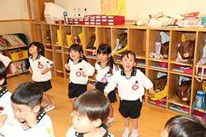 朝の会の様子　ー歌ー　ばら・すみれ