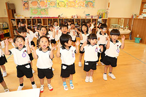 朝の会の様子　ー歌ー　ばら・すみれ