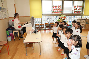 朝の会の様子　ー歌ー　ばら・すみれ