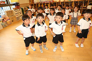 朝の会の様子　ー歌ー　ばら・すみれ