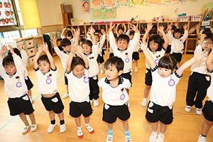 朝の会の様子　ー歌ー　ばら・すみれ