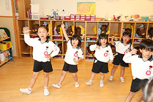 朝の会の様子　ー歌ー　ばら・すみれ