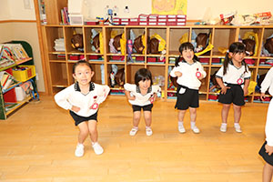 朝の会の様子　ー歌ー　ばら・すみれ