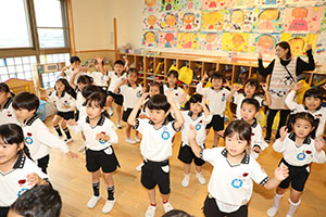 パイナポー体操頑張っています！　たんぽぽ・C・D