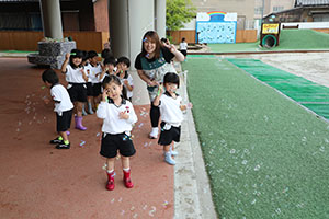 雨の日シャボン玉実験　ひまわり