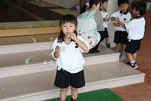 雨の日シャボン玉実験　ひまわり