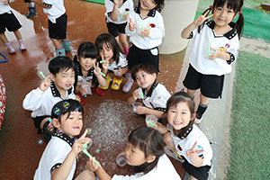 雨の日シャボン玉実験　ひまわり