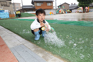 雨の日シャボン玉実験　ひまわり