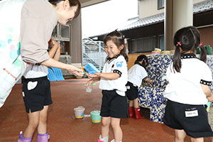雨の日シャボン玉実験　ひまわり
