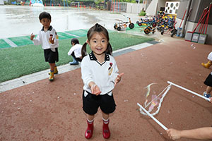 雨の日シャボン玉実験　ひまわり