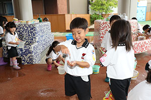 雨の日シャボン玉実験　ひまわり