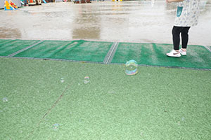 雨の日シャボン玉実験　ひまわり