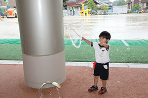 雨の日シャボン玉実験　ひまわり