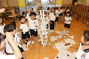 タワー作り　楽しかったね　すみれ・たんぽぽ