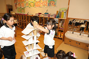 タワー作り　楽しかったね　すみれ・たんぽぽ