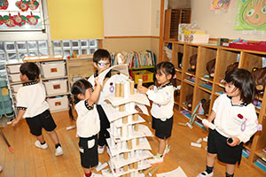 タワー作り　楽しかったね　すみれ・たんぽぽ