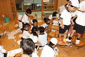 タワー作り　楽しかったね　すみれ・たんぽぽ