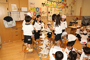 タワー作り　楽しかったね　すみれ・たんぽぽ
