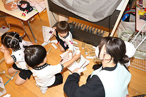 タワー作り　楽しかったね　すみれ・たんぽぽ