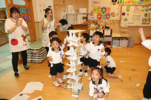 タワー作り　楽しかったね　すみれ・たんぽぽ