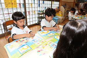 月刊絵本と雨の日水遊び！　B