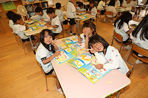 月刊絵本と雨の日水遊び！　B