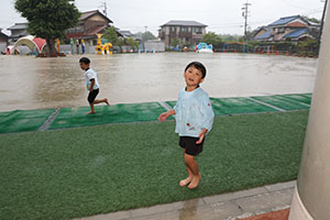 月刊絵本と雨の日水遊び！　B